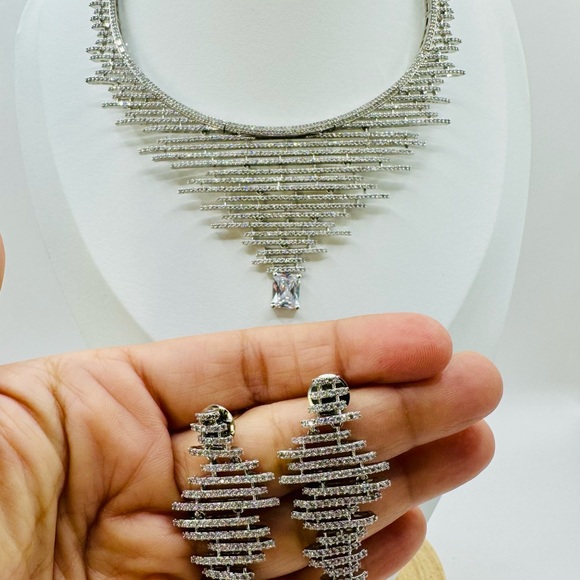 Designer Jewelry in Cubic Zirconia - Picture 2 of 3